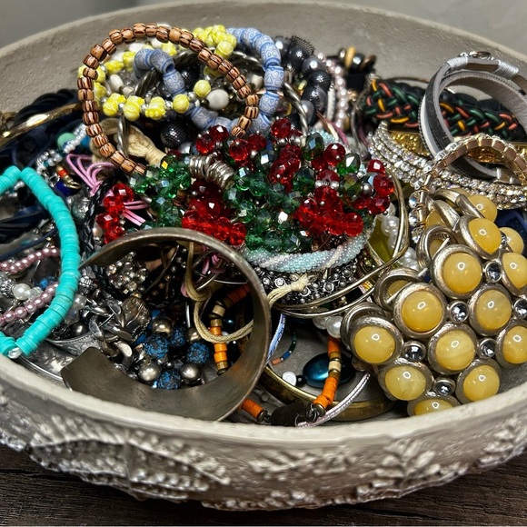 150 Assorted Vintage to Modern Bracelet Bundle - Picture 5 of 6